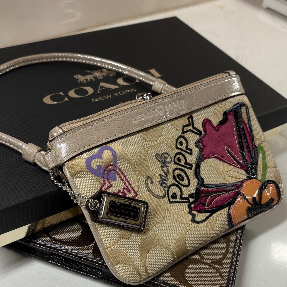 Coach Poppy Limited Edition Wristlet mixed media! EUC